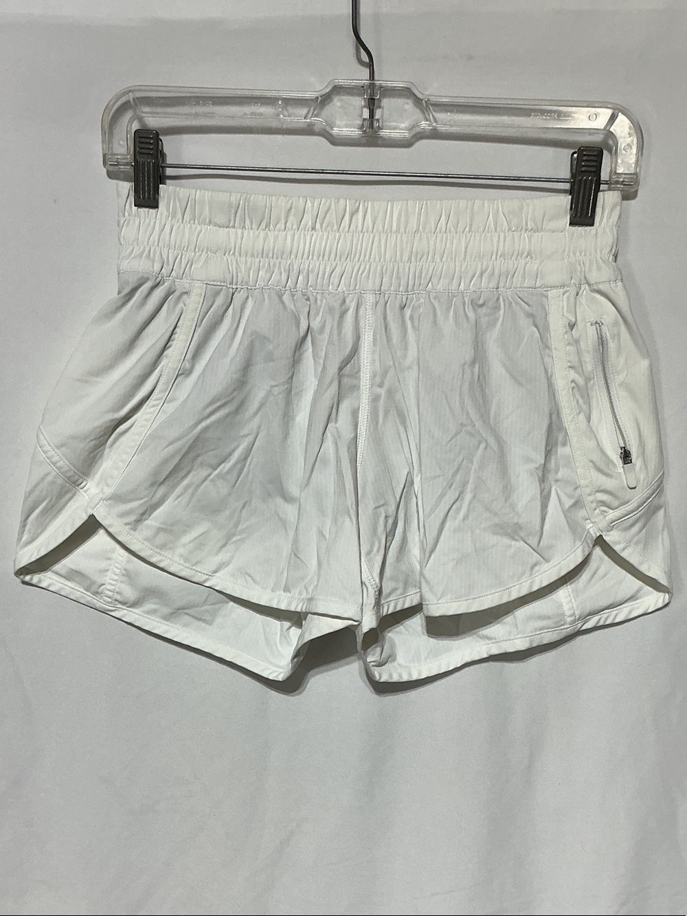 Lululemon Women’s White Hotty Hot Shorts Sz 6